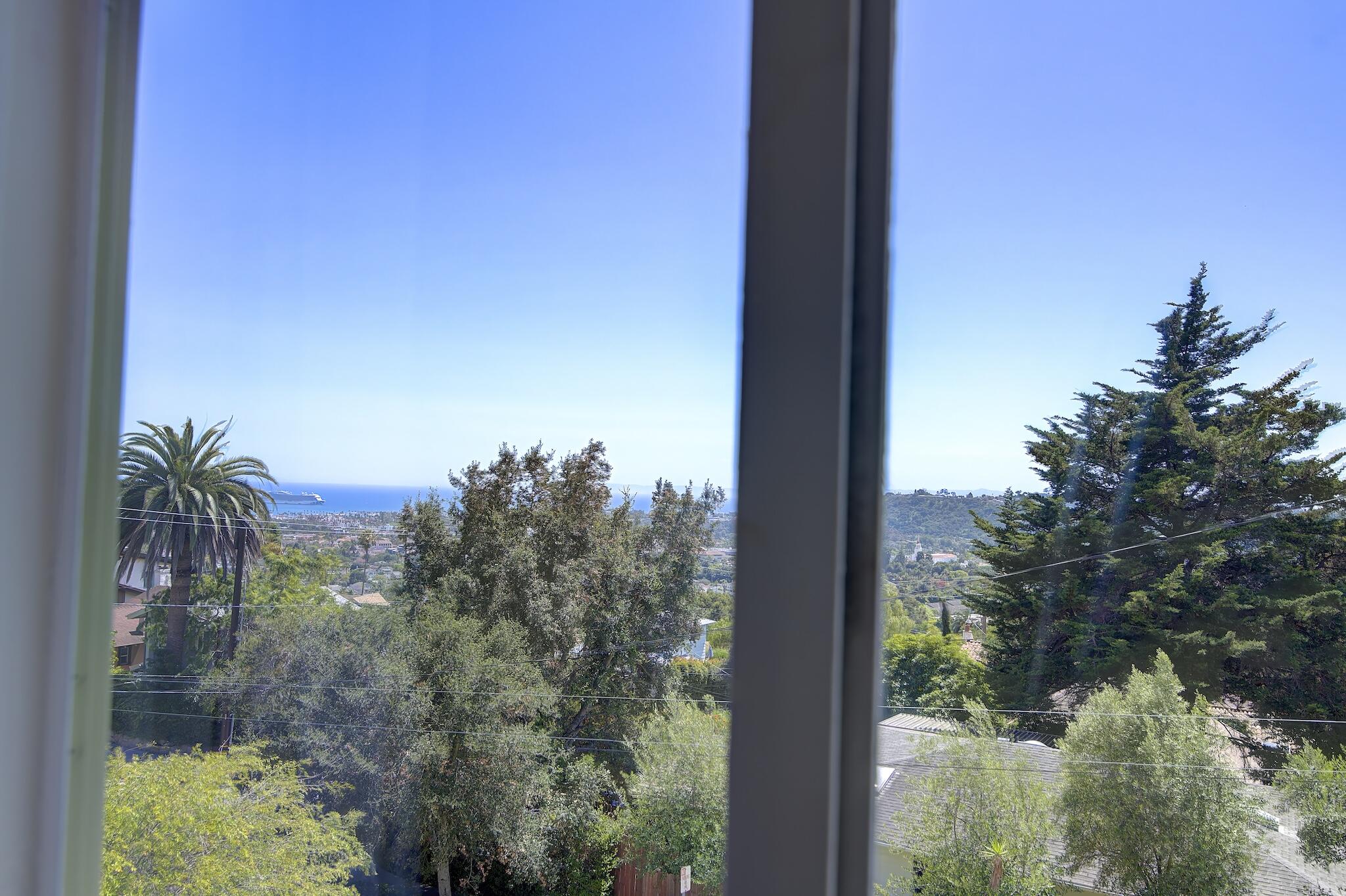 1802 Loma Street Santa Barbara, CA 93103 - Photo 5 of 26 Living Room View