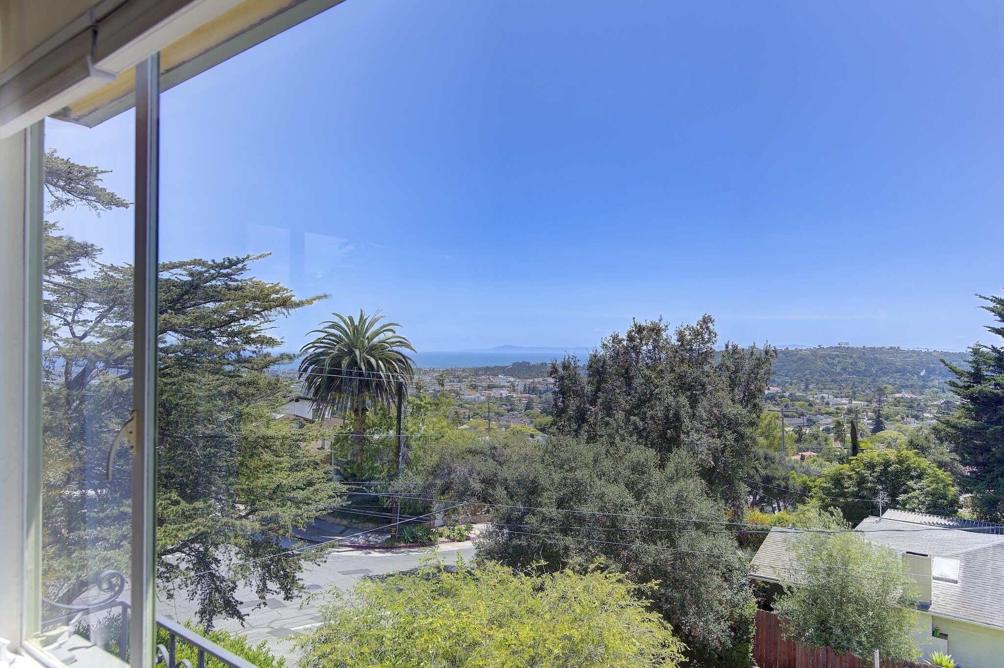 1802 Loma Street Santa Barbara, CA 93103 - Photo 7 of 26 Living Room View