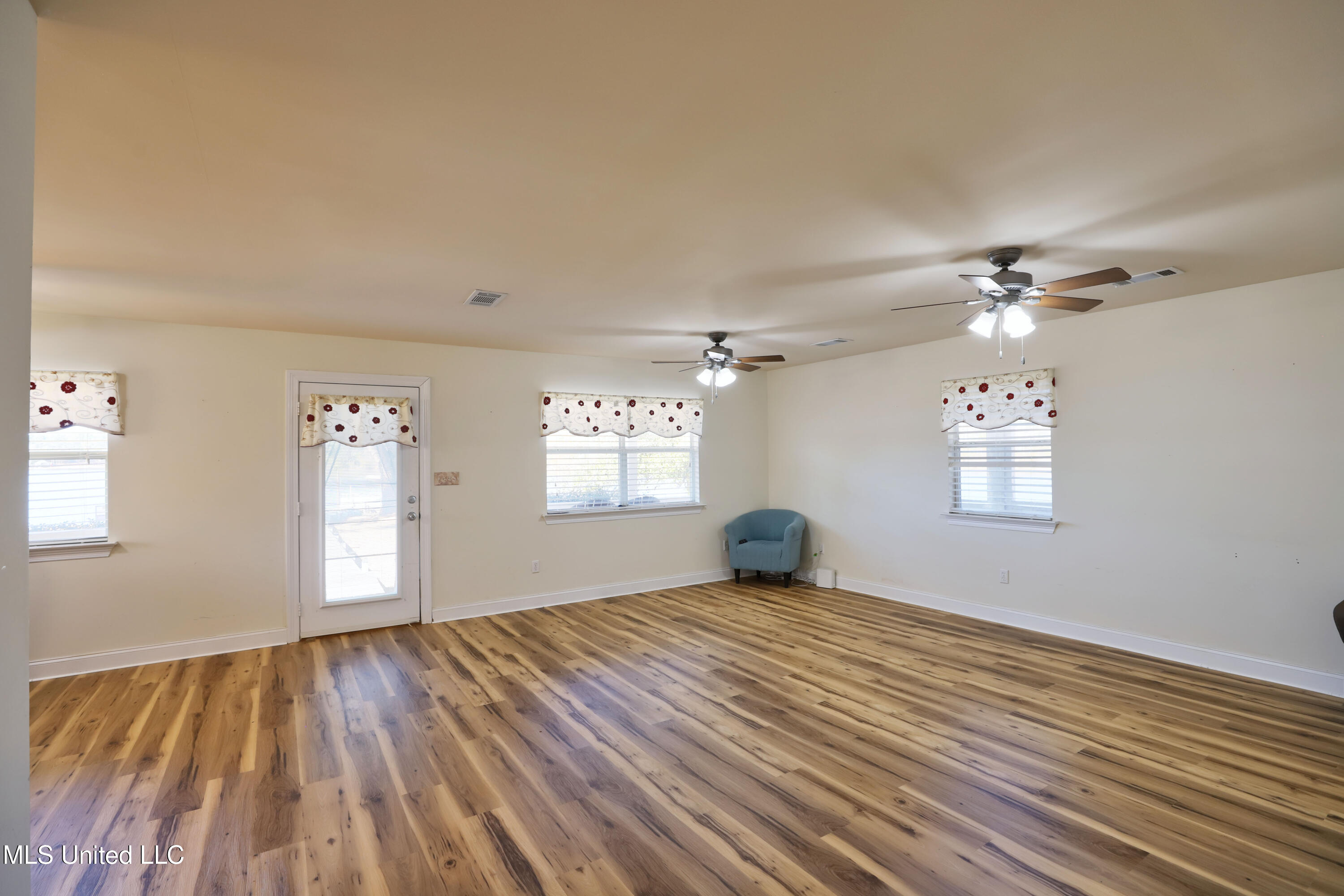 99 Hummingbird Drive Perkinston, MS 39573 - Photo 5 of 33 Living Room