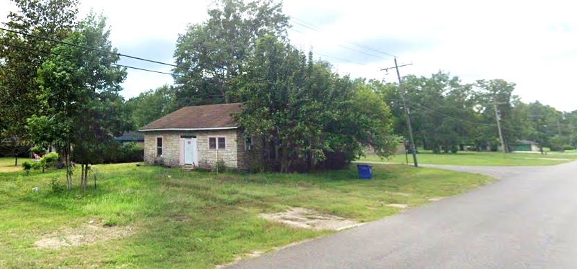 205 South 15th Street Silsbee, TX 77656 - Photo 6 of 7 a view of a house with a big yard and large trees