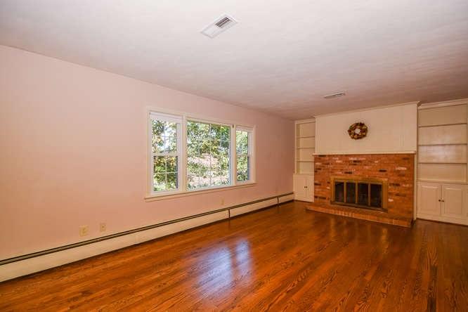 2227 Hunters Road Southwest Roanoke, VA 24015 - Photo 3 of 18 2227 Hunters Rd SW Living Room