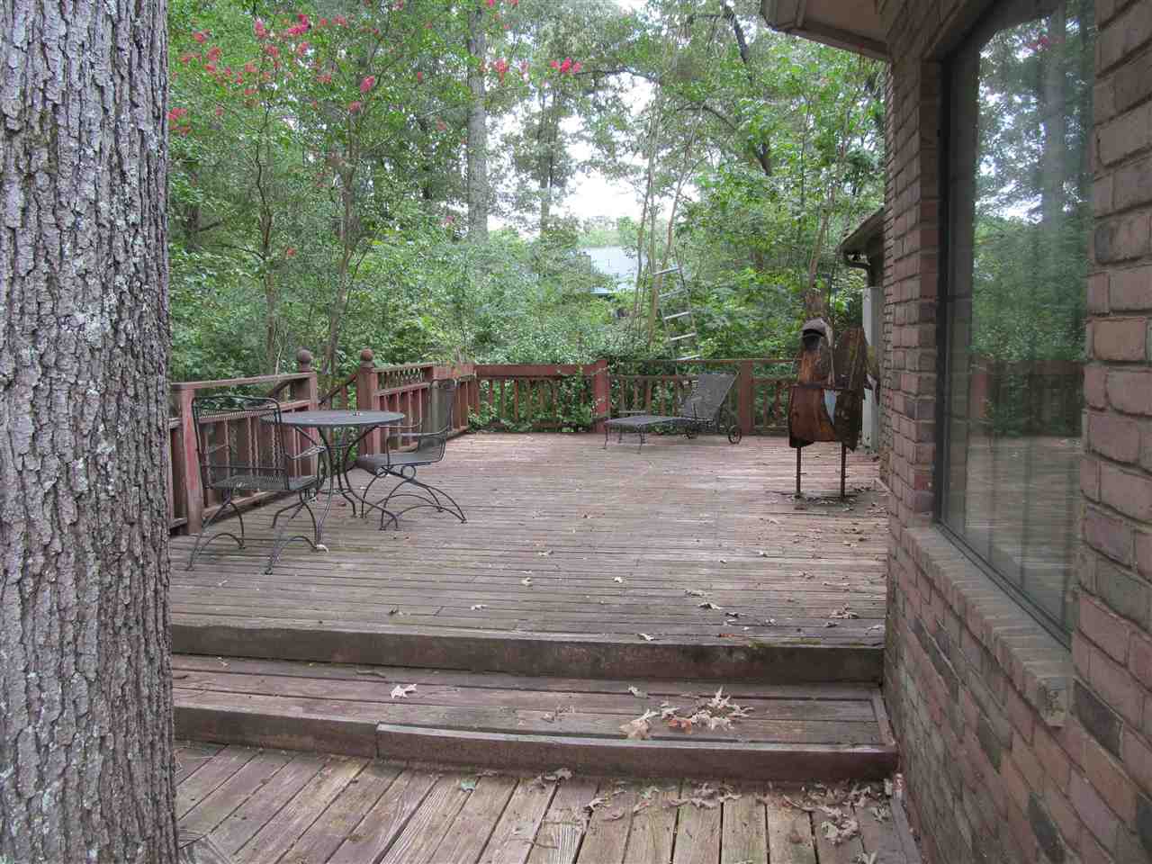 965 Walnut Bend Road Arlington, TN 38002 - Photo 21 of 25 Deck runs along breakfast area and great room.
