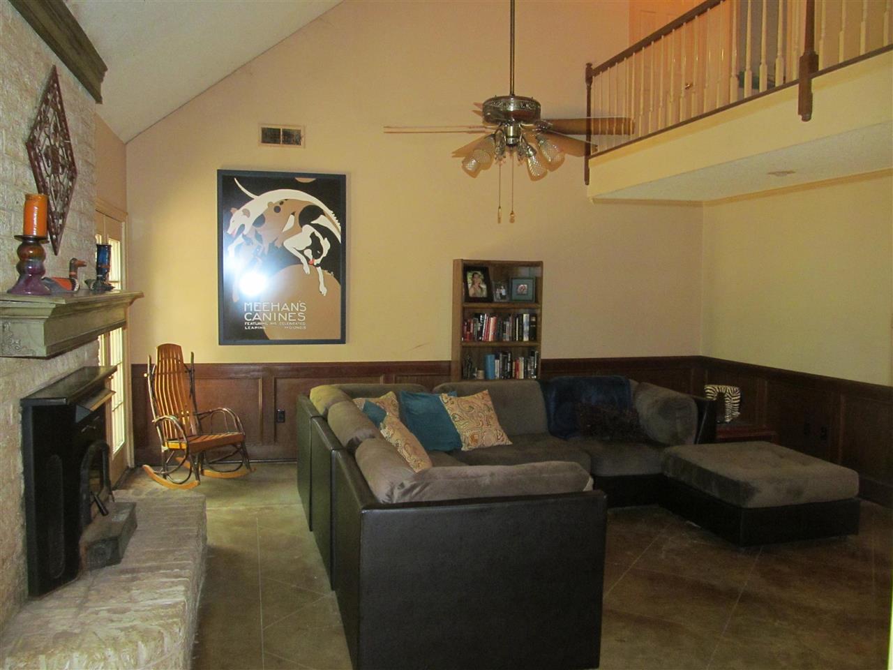 965 Walnut Bend Road Arlington, TN 38002 - Photo 5 of 25 Spacious 19x18 Great Room.