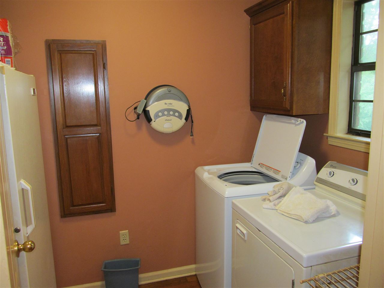 965 Walnut Bend Road Arlington, TN 38002 - Photo 10 of 25 Can accommodate an additional extra fridge or freezer.