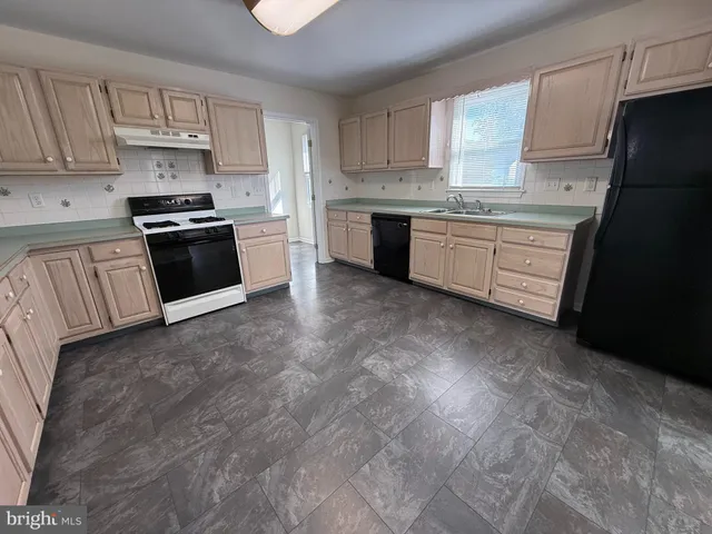 $320,000 | 961 Woodford Drive, Dover, DE 19904