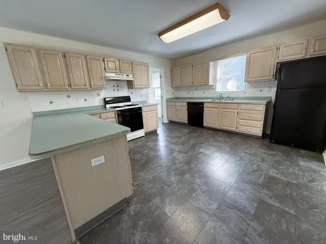 $320,000 | 961 Woodford Drive, Dover, DE 19904