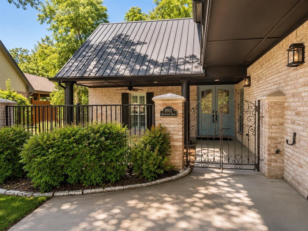 8903 Ravenswood Road Granbury, TX 76049 - Photo 2 of 36 The Courtyard Entry Has A Distinctive Style