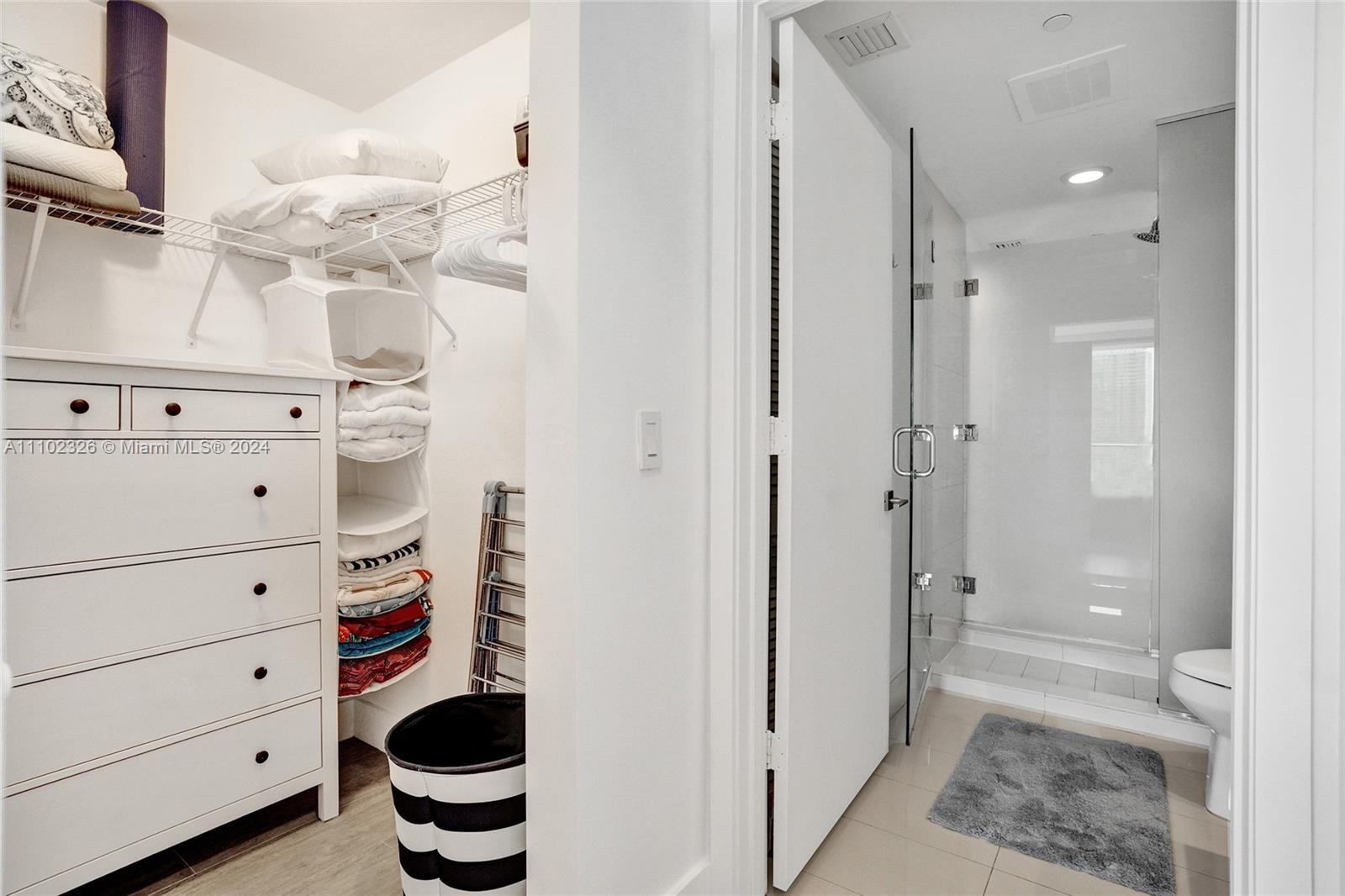 121 Northeast 34th Street, Unit 2906 Miami, FL 33137 - Photo 28 of 65 a bathroom with a bathtub and a sink