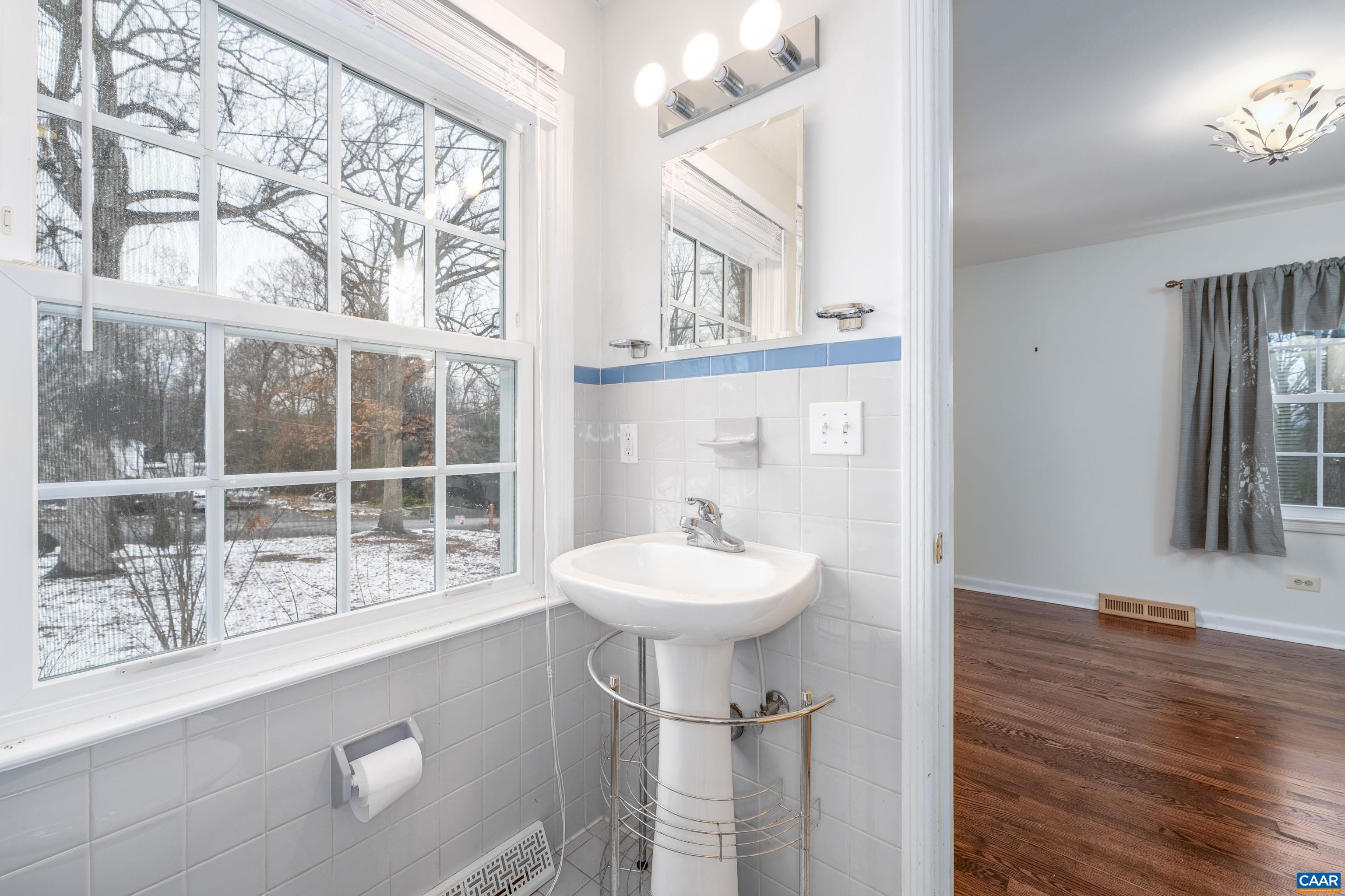 150 North Bennington Road Charlottesville, VA 22901 - Photo 9 of 35 anderson windows front view