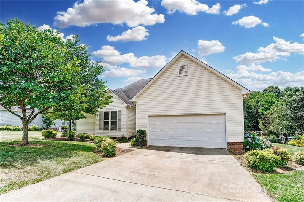 1527 Spring View Drive Catawba, NC 28609 - Photo 2 of 39 Gallery Image 2