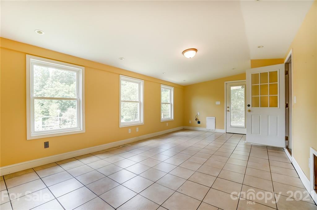 1527 Spring View Drive Catawba, NC 28609 - Photo 17 of 39 Gallery Image 17