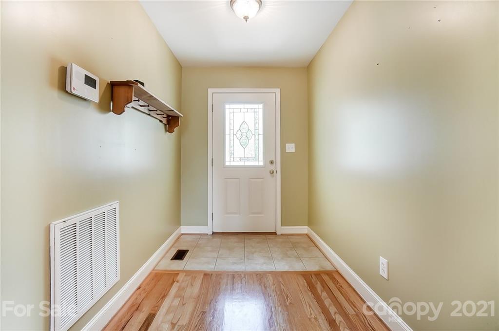 1527 Spring View Drive Catawba, NC 28609 - Photo 3 of 39 Gallery Image 3