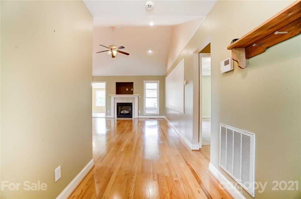 1527 Spring View Drive Catawba, NC 28609 - Photo 5 of 39 Gallery Image 5