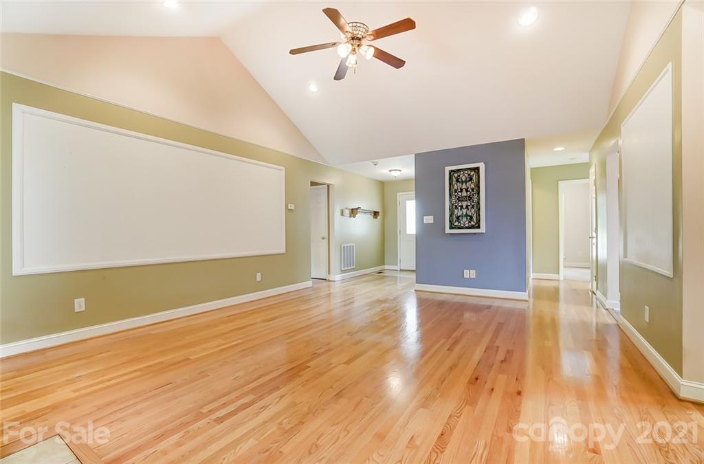 1527 Spring View Drive Catawba, NC 28609 - Photo 7 of 39 Gallery Image 7