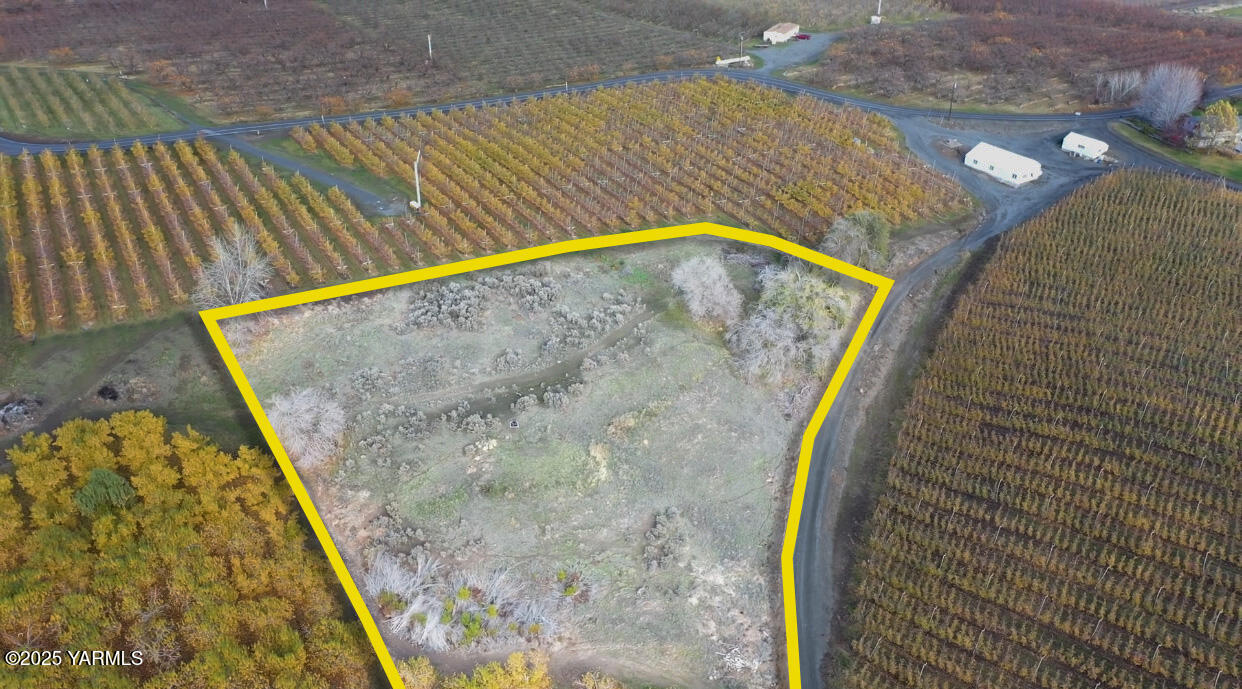 1460 Selah Heights Road Selah, WA 98942 - Photo 1 of 6 a view of swimming pool