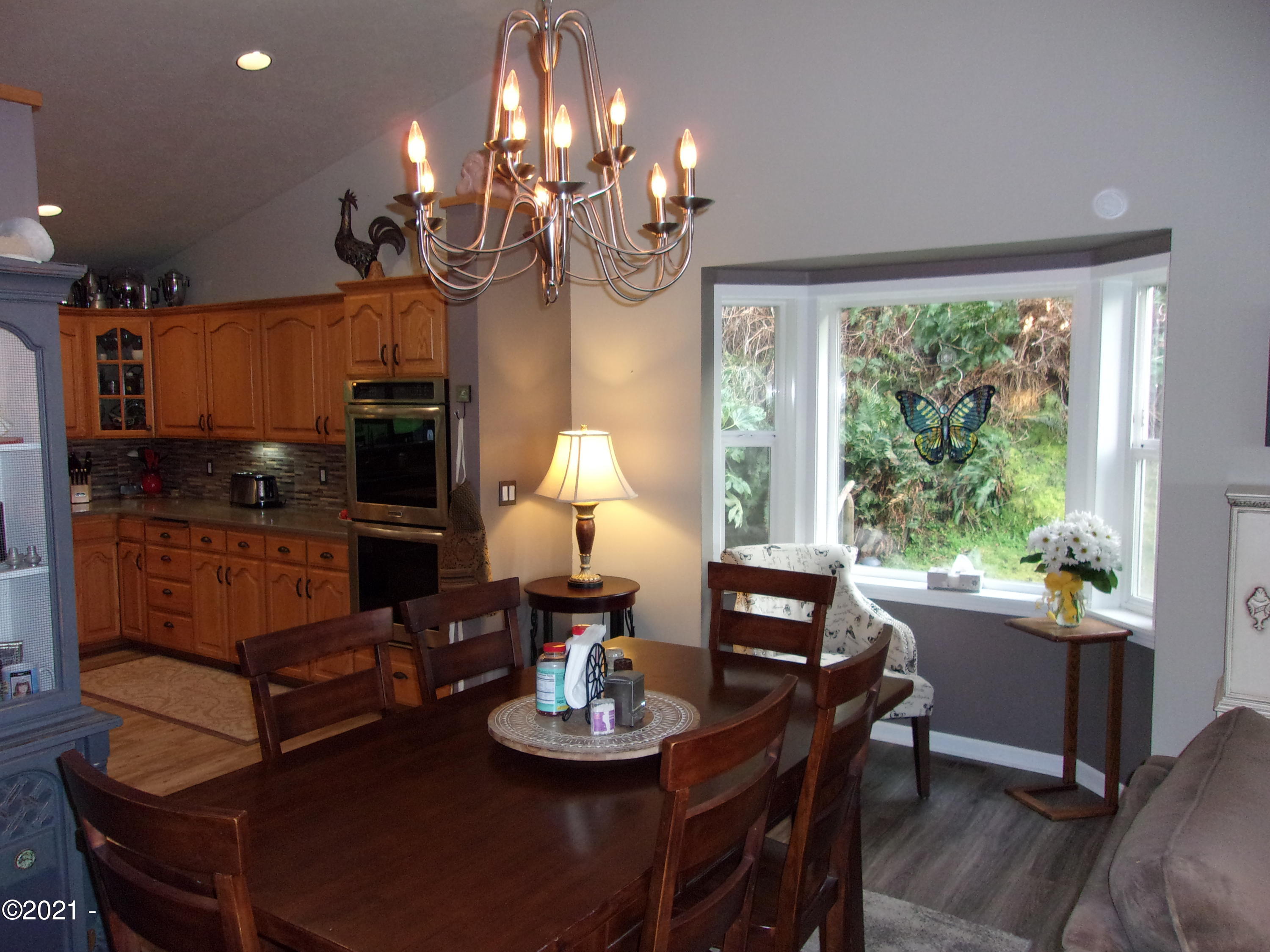 3065 Yaquina Bay Road Newport, OR 97365 - Photo 11 of 32 Dining Room