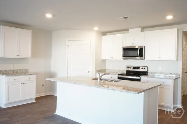 $2,450 | 397 Coconut Drive, Bloomingdale, GA 31302