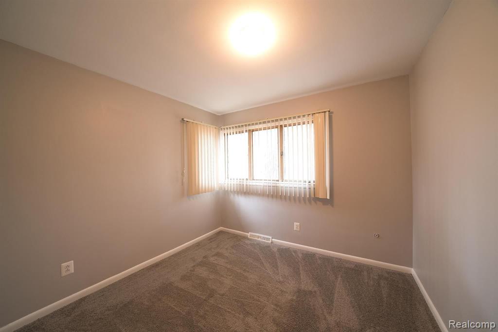 20710 Westhampton Avenue Southfield, MI 48075 - Photo 26 of 30