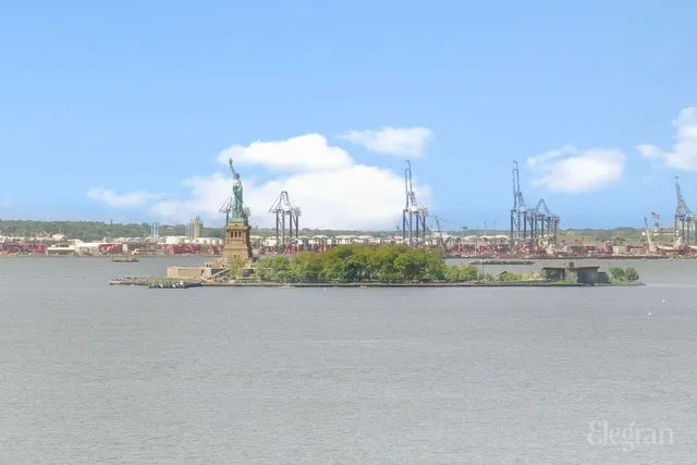 $1,060,000 | 333 Rector Place, Unit PH2S | Battery Park City