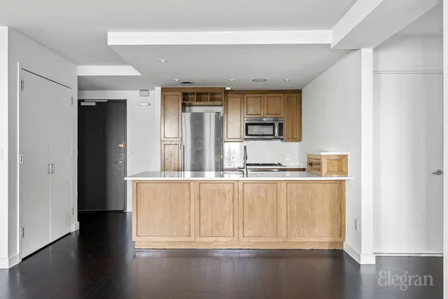 $1,060,000 | 333 Rector Place, Unit PH2S | Battery Park City