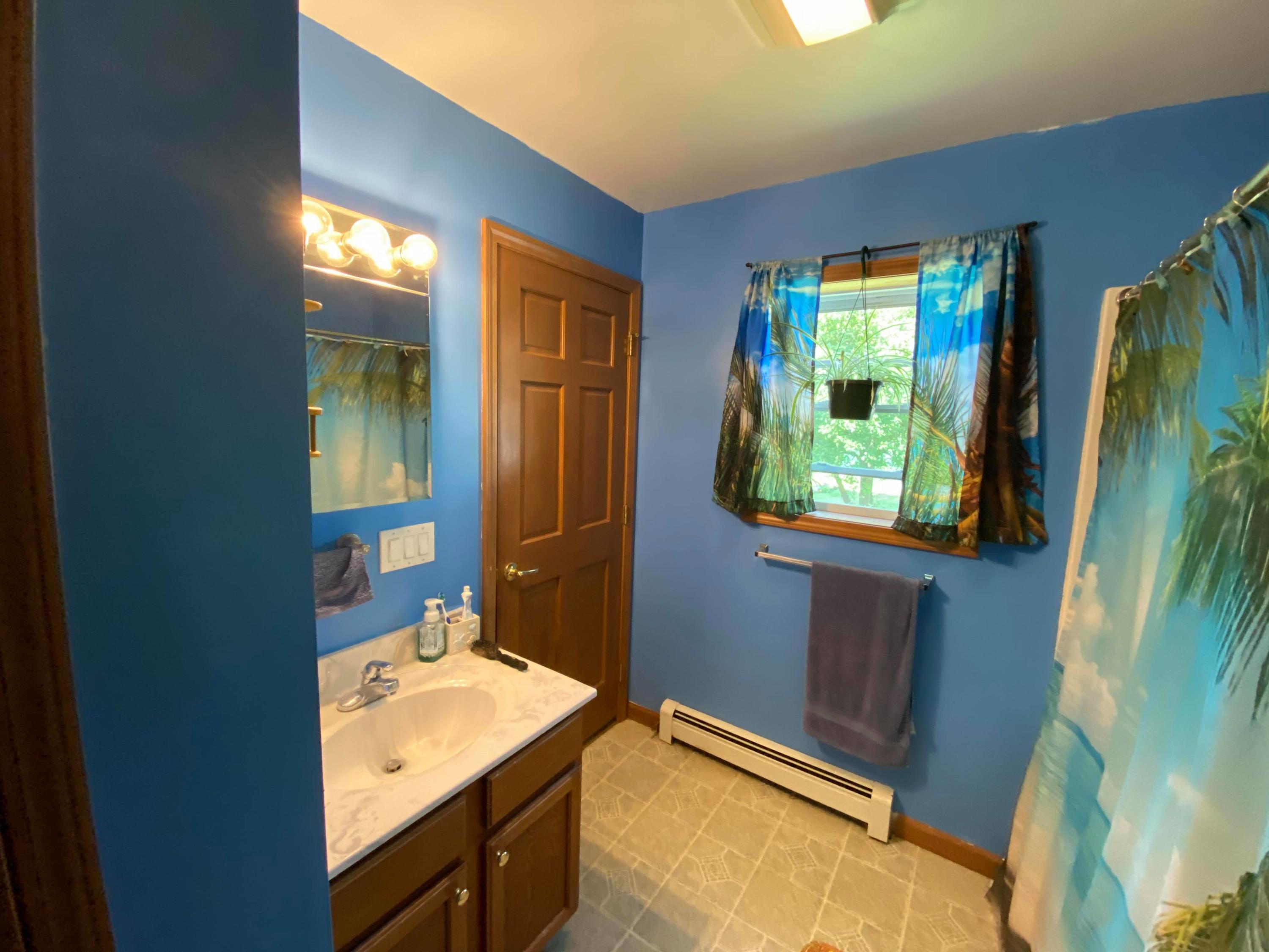 384 Upper Round Pond Road Bristol, ME 04539 - Photo 20 of 34 masterbath1