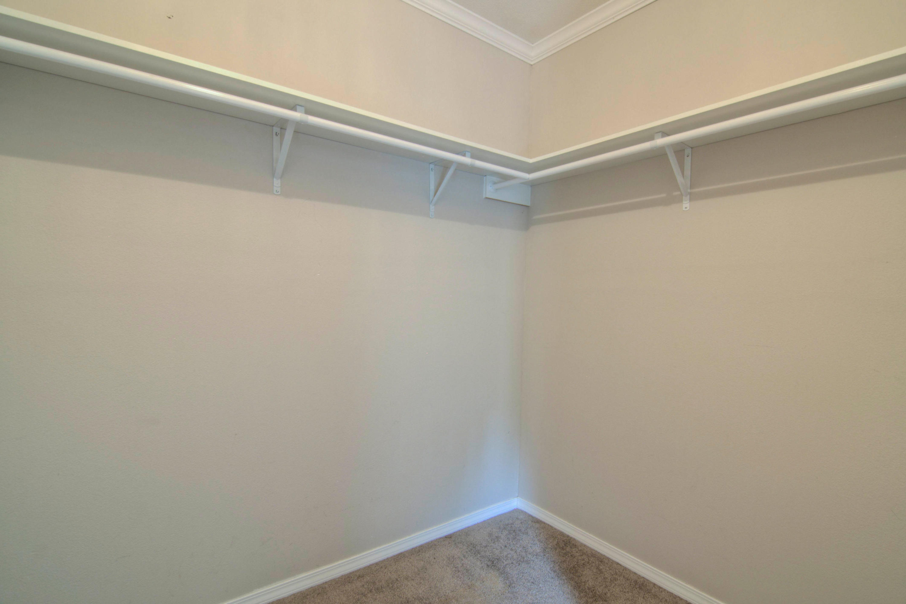 5112 Estes Road Loudon, TN 37774 - Photo 19 of 35 20. Large closet