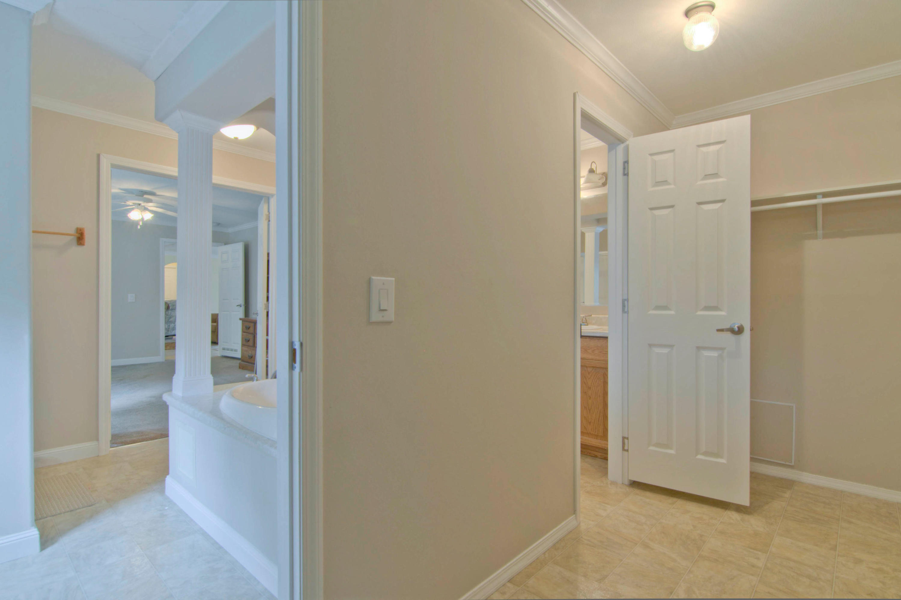 5112 Estes Road Loudon, TN 37774 - Photo 25 of 35 26. Large master closet