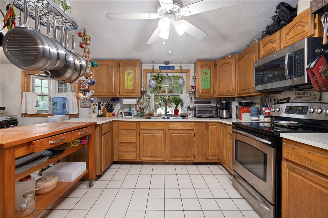 29 Weaver Road Johnston, RI 02919 - Photo 4 of 17