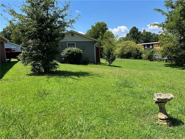 a view of a house with a backyard