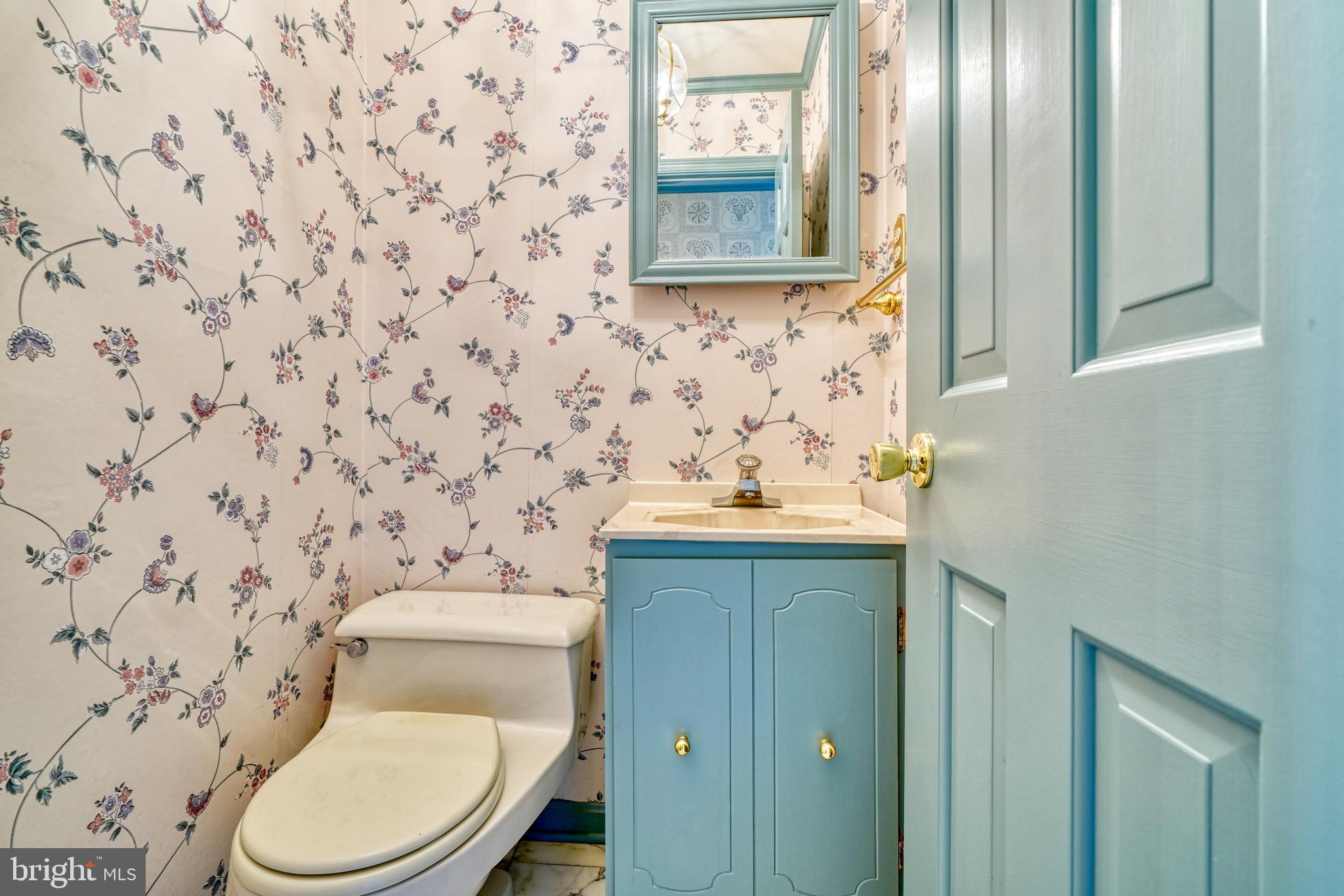 15 Glen Alpine Road Phoenix, MD 21131 - Photo 11 of 39 Main Level-powder room