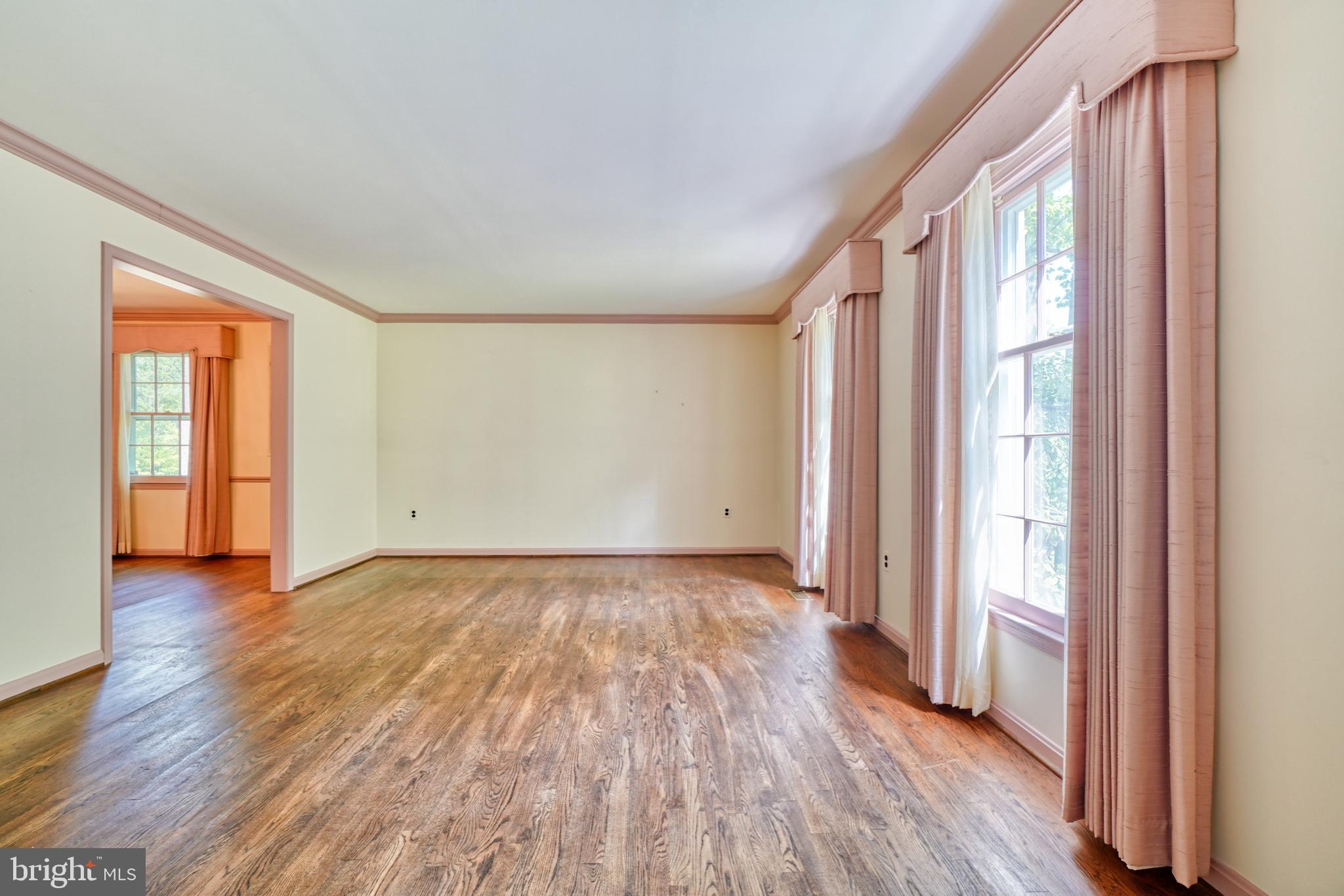 15 Glen Alpine Road Phoenix, MD 21131 - Photo 6 of 39 Living Room
