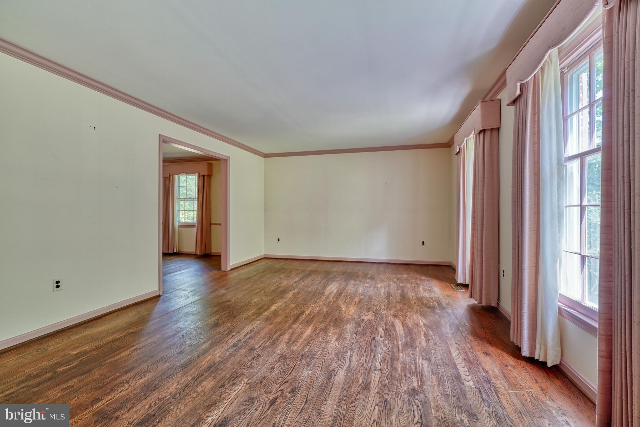 15 Glen Alpine Road Phoenix, MD 21131 - Photo 7 of 39 Living Rooom