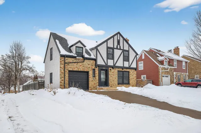 $599,900 | 1885 Eleanor Avenue, St. Paul, MN 55116