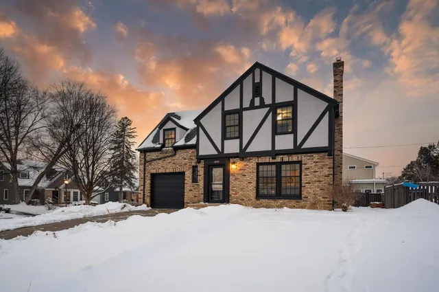 $599,900 | 1885 Eleanor Avenue, St. Paul, MN 55116