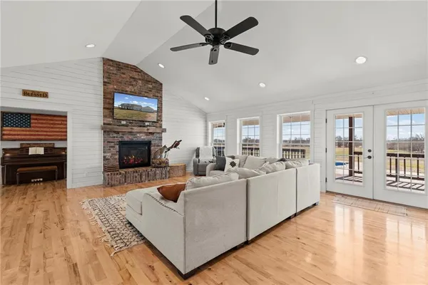 $699,900 | 4520 Northwest 1270th Road, Deepwater, MO 64740