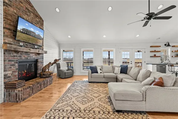 $699,900 | 4520 Northwest 1270th Road, Deepwater, MO 64740