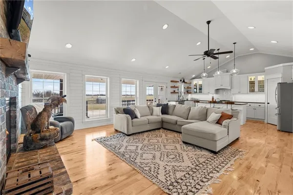 $699,900 | 4520 Northwest 1270th Road, Deepwater, MO 64740