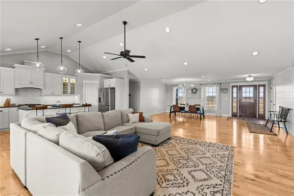 $699,900 | 4520 Northwest 1270th Road, Deepwater, MO 64740