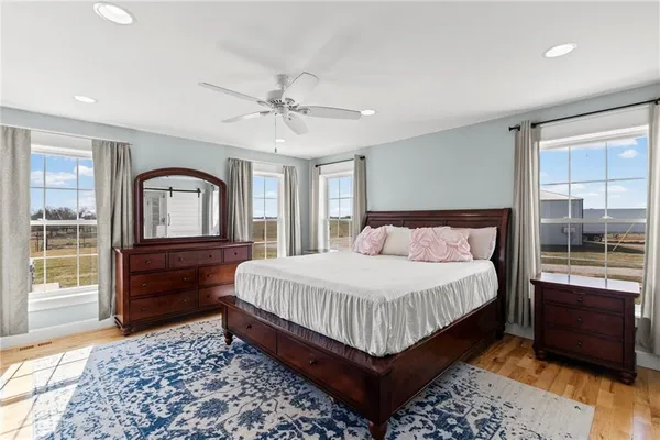 $699,900 | 4520 Northwest 1270th Road, Deepwater, MO 64740