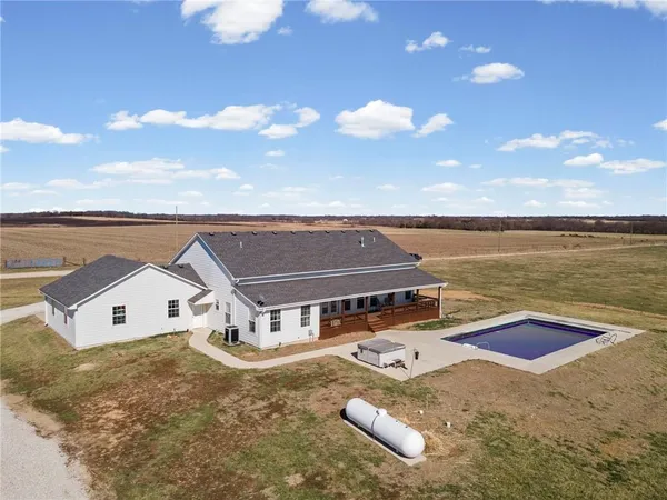 $699,900 | 4520 Northwest 1270th Road, Deepwater, MO 64740