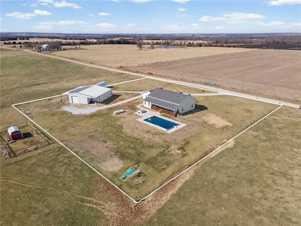$699,900 | 4520 Northwest 1270th Road, Deepwater, MO 64740