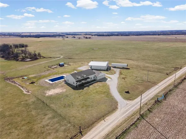 $699,900 | 4520 Northwest 1270th Road, Deepwater, MO 64740