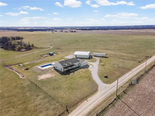 $699,900 | 4520 Northwest 1270th Road, Deepwater, MO 64740