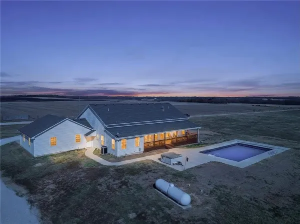 $699,900 | 4520 Northwest 1270th Road, Deepwater, MO 64740