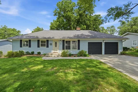 $325,000 | 13218 West 96th Street, Lenexa, KS 66215