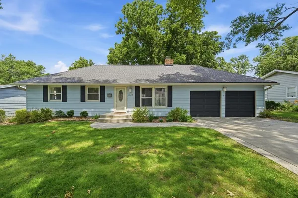 $325,000 | 13218 West 96th Street, Lenexa, KS 66215