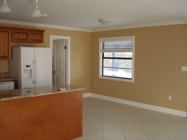 619 La Paloma Road Key Largo, FL 33037 - Photo 6 of 18 Dining area