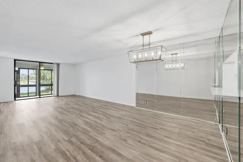 $153,900 | 4725 Lucerne Lakes Boulevard East, Unit 114, Lake Worth, FL 33467