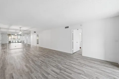 $153,900 | 4725 Lucerne Lakes Boulevard East, Unit 114, Lake Worth, FL 33467