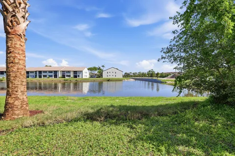 $153,900 | 4725 Lucerne Lakes Boulevard East, Unit 114, Lake Worth, FL 33467